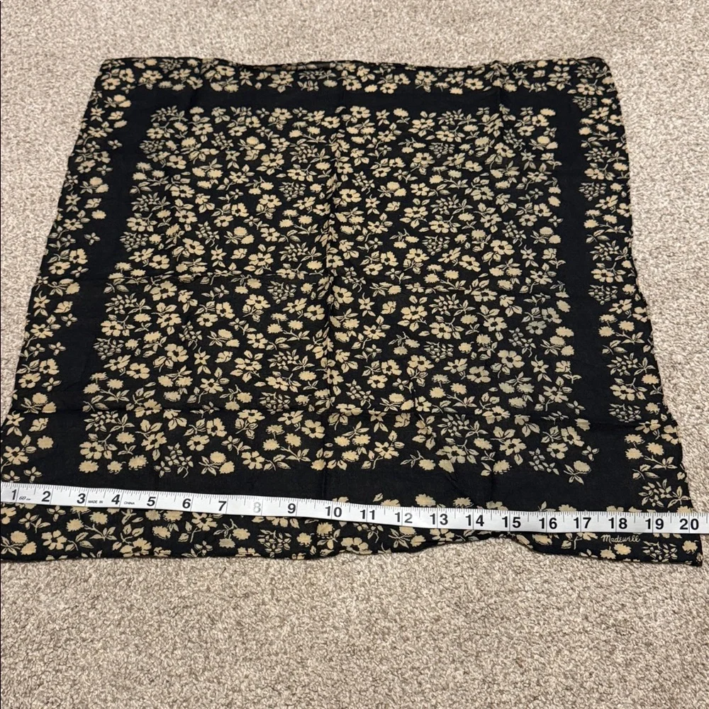 Madewell | Floral Cotton Handkerchief Bandanna in Black - Picture 5 of 8
